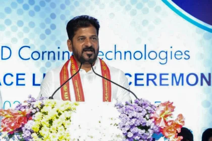रेवंत रेड्डी पर हिंदू देवताओं का उपहास करने का आरोप, धार्मिक भावनाओं को ठेस पहुँचाने का विवाद