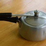 कुकर की सीटी से नहीं गिरेगी एक बूंद दाल, बस अपनाएं ये 5 जादुई Kitchen Hacks!
