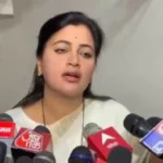 नवनीत राणा के कारण 22 भाजपा उम्मीदवारों की हार, सीएम फडणवीस को पत्र लिखकर मांगा यह जवाब