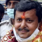 बीजेपी अध्यक्ष नितिन गडकरी की 'अखंड ज्योति' के दर्शन, पदभार से पहले झंडेवाले मंदिर और बंगला साहिब में टेका माथा