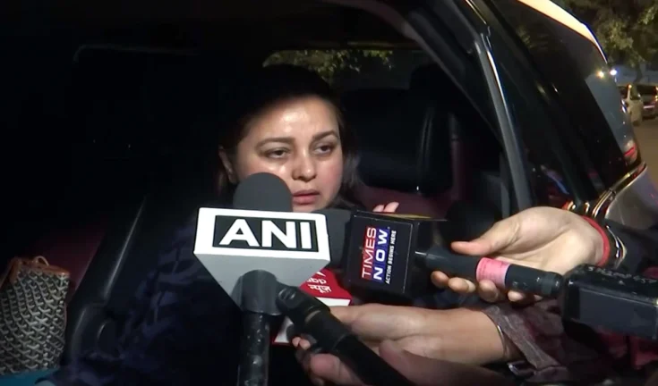RJD में नए 'गिद्ध'! Rohini Acharya के पोस्ट से मचा हड़कंप, Tejashwi पर सीधा निशाना?