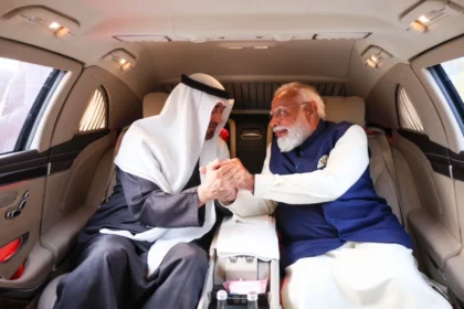UAE President का सिर्फ 2 घंटे का Delhi दौरा, PM Modi ने एयरपोर्ट पर किया स्वागत, दोस्ती की दिखी गर्मजोशी