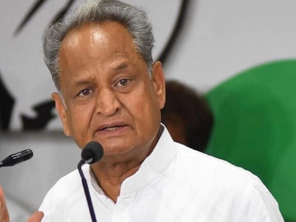 अब गहलोत ने उठाई बाड़मेर के शिक्षकों की आवाज, सीएम भजनलाल से लगाई ये गुहार