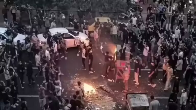 ईरान में बढ़ता जा रहा है हिंसक विरोध प्रदर्शन, अब तक 646 लोगों की मौत, डोनाल्ड ट्रंप ने दिया ये बयान