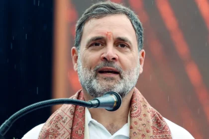 चुनाव आयोग पर राहुल गांधी का हमला: 'वोट चोरी राष्ट्र-विरोधी'