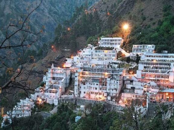 ट्रैवल टिप्स: सिर्फ 6,990 रुपये में करें माता वैष्णो देवी के दर्शन, यात्रा में लगेंगे इतने दिन