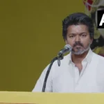 थलापति विजय का DMK-AIADMK को सीधा मुकाबला: TVK 2026 में अकेले उतरेगी