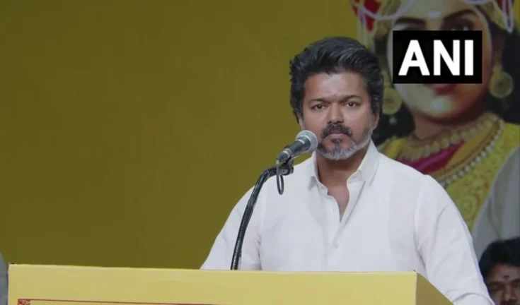 थलापति विजय का DMK-AIADMK को सीधा मुकाबला: TVK 2026 में अकेले उतरेगी