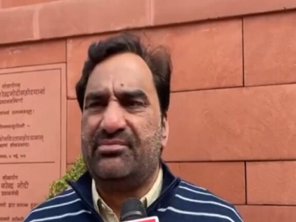 नागौर सांसद हनुमान बेनीवाल ने इसे दुर्भाग्यपूर्ण बताया है, तंज कसा है
