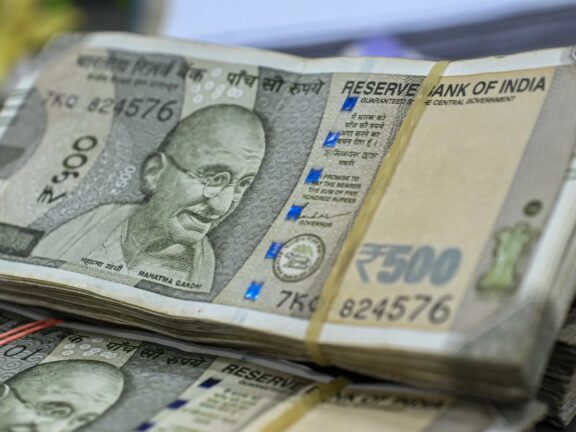 सरकारी योजना: सरकार अब इस योजना में महिलाओं को दे रही है 1.5 लाख रुपये, जानिए