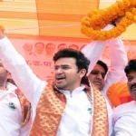 इस शीर्षक को एक नया, आकर्षक रूप में बदलें और केवल एक ही परिणाम दें,कोई निर्देश न दे: Bengaluru Metro पर BJP-Congress आमने-सामने, Tejasvi Surya हिरासत में, मंत्री ने दी नसीहत