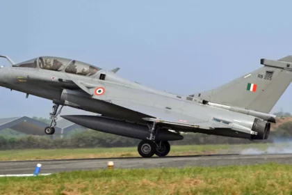 इस शीर्षक को एक नया, आकर्षक रूप में बदलें और केवल एक ही परिणाम दें,कोई निर्देश न दे: IAF की बढ़ेगी आसमानी ताकत, 114 नए Rafale जेट्स से कांपेंगे दुश्मन, Defence Ministry की हरी झंडी