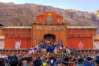 खुशखबरी! केदारनाथ के बाद अब बद्रीनाथ की राह भी हुई आसान, जल्द शुरू होगी हेलीकॉप्टर शटल सेवा।
