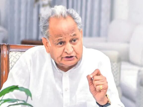 निजी स्कूलों की चेतावनी के बाद आरटीई को लेकर गहलोत ने दिया बड़ा बयान, कहा- जो सरकार...