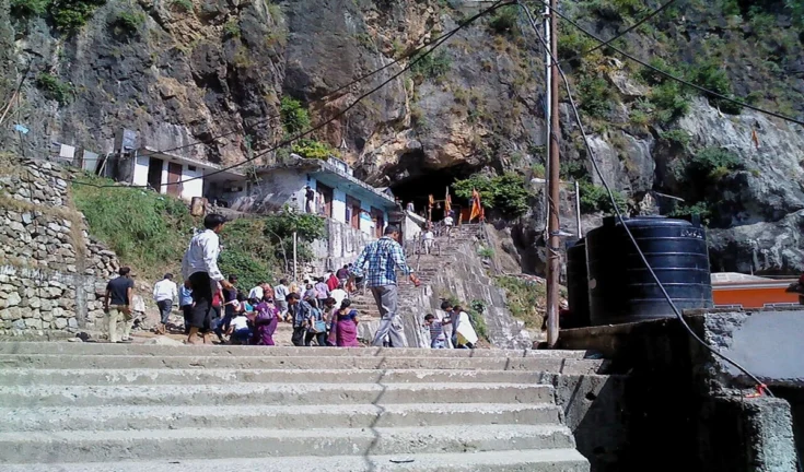 वैष्णो देवी के पास साक्षात महादेव का चमत्कार: दिव्य गुफा में प्रकृति स्वयं कर रही भोलेनाथ का अद्भुत जलाभिषेक!