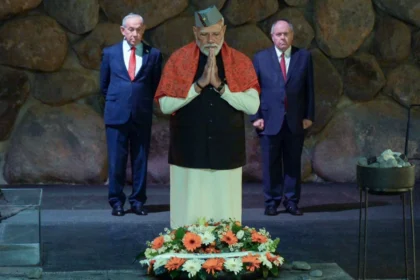 शांति की पुकार और मानवता को नमन: इजरायल के 'Yad Vashem' में PM Modi की भावुक श्रद्धांजलि