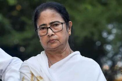 पूरक सूची पर चुनाव आयोग से भिड़ीं ममता बनर्जी, लगाया 'लोकतंत्र की हत्या' का गंभीर आरोप