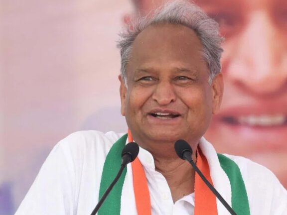 अशांत क्षेत्र कानून को लेकर गहलोत का बड़ा बयान, कहा- अपनी राजनीतिक विफलताओं को छुपाने के लिए बीजेपी सरकार...