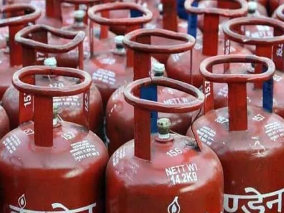 घरेलू उपभोक्ता घर में रख सकते हैं इतने एलपीजी सिलेंडर, अगर ऐसा हुआ तो हो सकती है सात साल की सजा