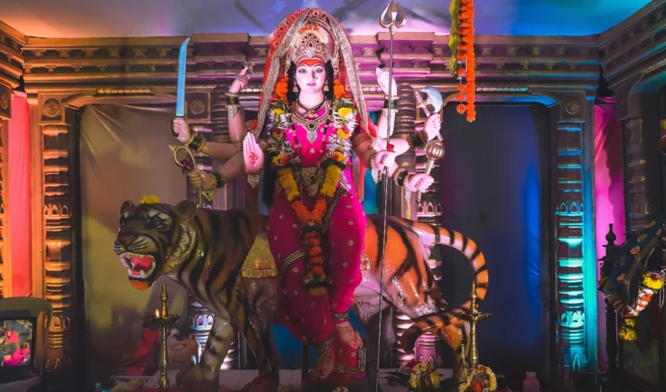 चैत्र नवरात्रि 2026: डोली पर सवार होकर आएंगी मां अंबे, इन 5 राशियों की रातों-रात चमकेगी तकदीर!