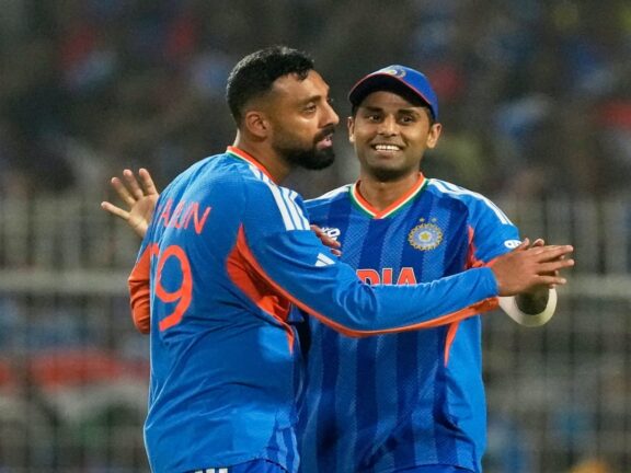 टी20 वर्ल्ड कप 2026: इन पांच गेंदबाजों ने लिए हैं सबसे ज्यादा विकेट, लिस्ट में इस स्थान पर हैं वरुण चक्रवर्ती