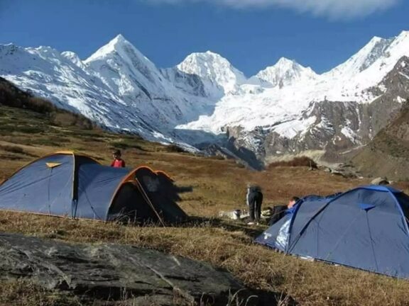 ट्रैवल टिप्स: बेहद खूबसूरत है उत्तराखंड का पंचाचूली पर्वत, पार्टनर के साथ बनाएं घूमने का प्लान