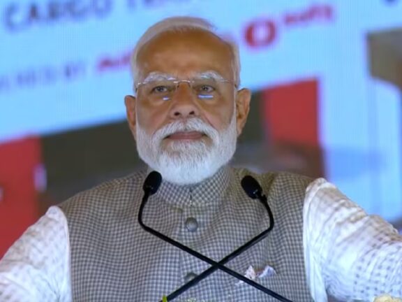 मध्य पूर्व संकट पर अफवाह फैलाने वाले नेताओं को पीएम मोदी ने दी सलाह, कहा- देश को नुकसान पहुंचाने वाली गतिविधियां बंद करें...