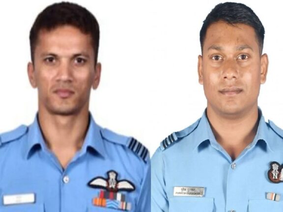 सुखोई एसयू-30 फाइटर जेट क्रैश में दोनों पायलटों की मौत हो गई, हादसा असम के कार्बी आंगलोंग में हुआ।