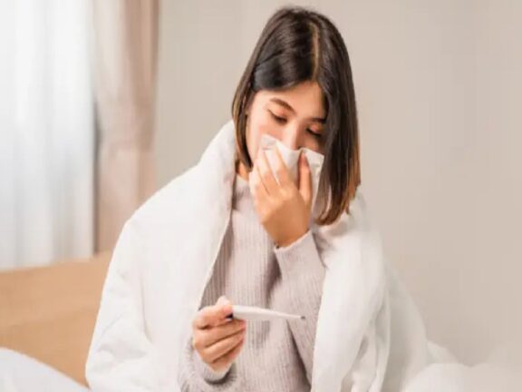 हेल्थ टिप्स: टाइफाइड बुखार के दौरान इन चीजों से रखें दूरी, नहीं तो बढ़ जाएगी परेशानी