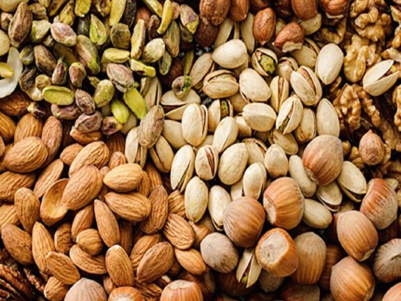हेल्थ टिप्स: सेहत के लिए बेहद फायदेमंद हैं ये दो ड्राई फ्रूट्स, अपनी डाइट में करें शामिल