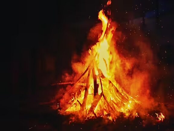 होली 2026: होली दहन का ये है सबसे अच्छा समय, इस दिन मनाई जाएगी धुलंडी
