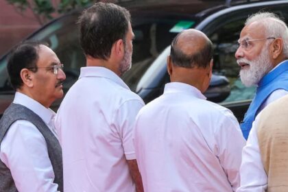 वायरल वीडियो: जब राहुल गांधी और पीएम मोदी हुए आमने-सामने, दोनों के बीच खूब हुई मारपीट...