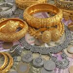 सोने-चांदी की कीमतें: आज चांदी की कीमत में 5,381 रुपये की गिरावट, सोना भी हुआ सस्ता