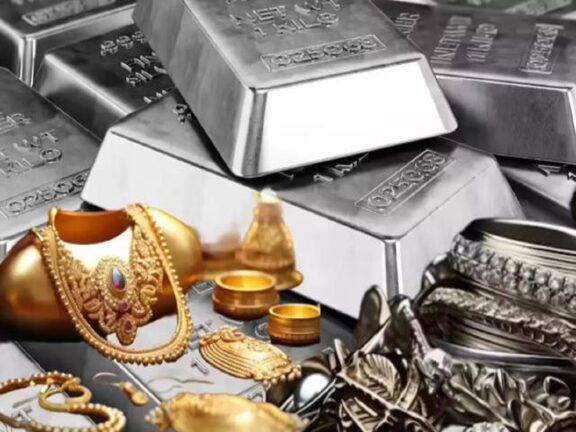 Gold-Silver Prices: चांदी की कीमत में भारी गिरावट, इतने गिरे सोने के दाम