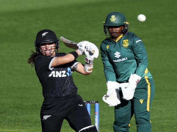 NZ vs SA: वनडे क्रिकेट में आज टूट गया भारतीय टीम का ये वर्ल्ड रिकॉर्ड, न्यूजीलैंड ने रचा इतिहास