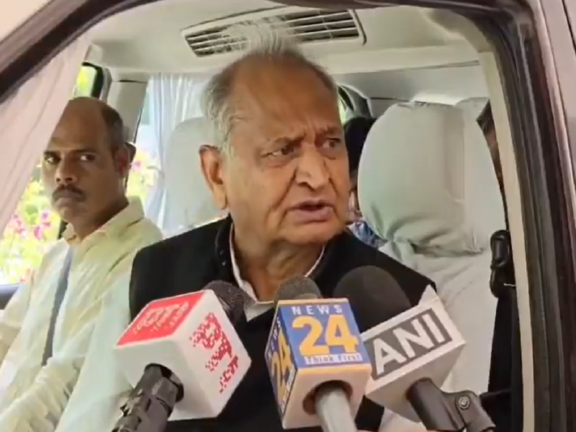 अब SI भर्ती मामले में अशोक गहलोत ने दिया ये बड़ा बयान, कहा- जिन्हें सजा देनी है वो दें...
