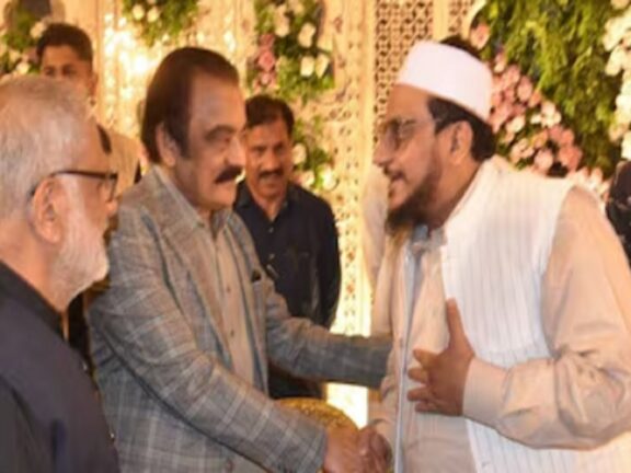 आतंकियों के गढ़ के रूप में एक बार फिर बेनकाब हुआ पाकिस्तान, हाफिज सईद के बेटे के साथ दिखा पाक पीएम का करीबी!