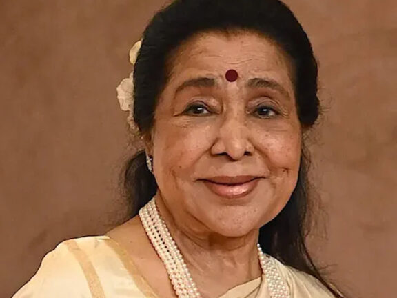 आशा भोसले का निधन: 82 साल पुराना सिंगिंग करियर, 12 हजार से ज्यादा गानों में दी आवाज, जानें ये बातें