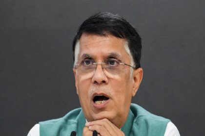 कांग्रेस नेता पवन खेड़ा के घर पर पुलिस की छापेमारी, इस मामले में हुई कार्रवाई