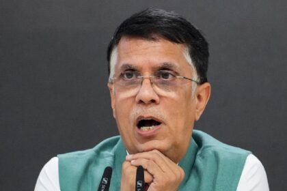 कांग्रेस नेता पवन खेड़ा को बड़ा झटका, सुप्रीम कोर्ट ने ट्रांजिट बेल पर लगाई रोक