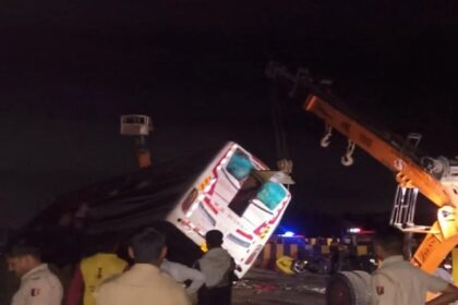 कोटा: बस अनियंत्रित होकर डिवाइडर से टकराकर पलटी, 3 की मौत, 23 गंभीर घायल