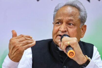 जनता के स्वास्थ्य से खिलवाड़ बंद करे सरकार:गहलोत