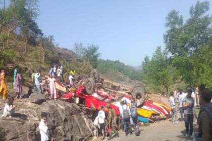 जम्मू-कश्मीर: उधमपुर जिले में बस खाई में गिरी, 16 लोगों की मौत, पीएम मोदी ने जताया दुख