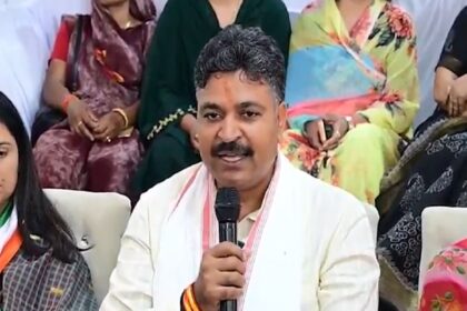 जूली ने पीएम मोदी पर साधा निशाना, कहा- देश के प्रधानमंत्री की एक गरिमा होती है, लेकिन आज पूरी दुनिया में...