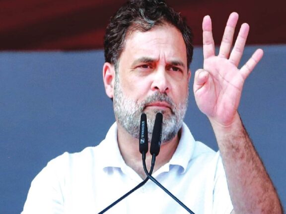 नोएडा में मजदूरों के प्रदर्शन को लेकर राहुल गांधी का बड़ा बयान, पीएम मोदी पर भी कसा तंज