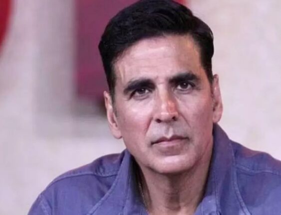 बॉलीवुड स्टार अक्षय कुमार की बेटी से न्यूड तस्वीरें मांगने वाला शख्स गिरफ्तार