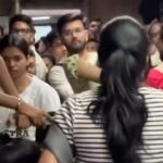 मुंबई लोकल का वीडियो वायरल: सबके सामने ऐसा करने लगी महिला, फिर जो हुआ...