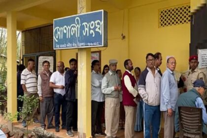 विधानसभा चुनाव: असम, केरल और पुडुचेरी की 296 सीटों के लिए आज मतदान हो रहा है, 1899 उम्मीदवारों की किस्मत ईवीएम में कैद हो जाएगी.