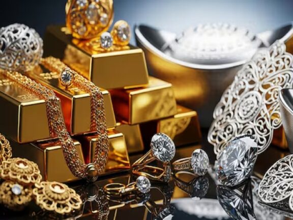 सोना-चांदी की कीमतें: चांदी 1,69,441 रुपये सस्ती हुई, सोने की कीमत में 39,235 रुपये की गिरावट, ये हैं कीमतें