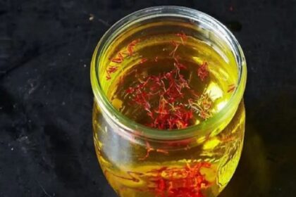 हेल्थ टिप्स: सेहत के लिए कई तरह से फायदेमंद है केसर का पानी, इस समय पीने से मिलेगा ज्यादा फायदा
